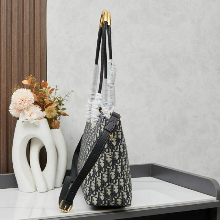 Picture of Dior Handbags _SKUfw238915584fw